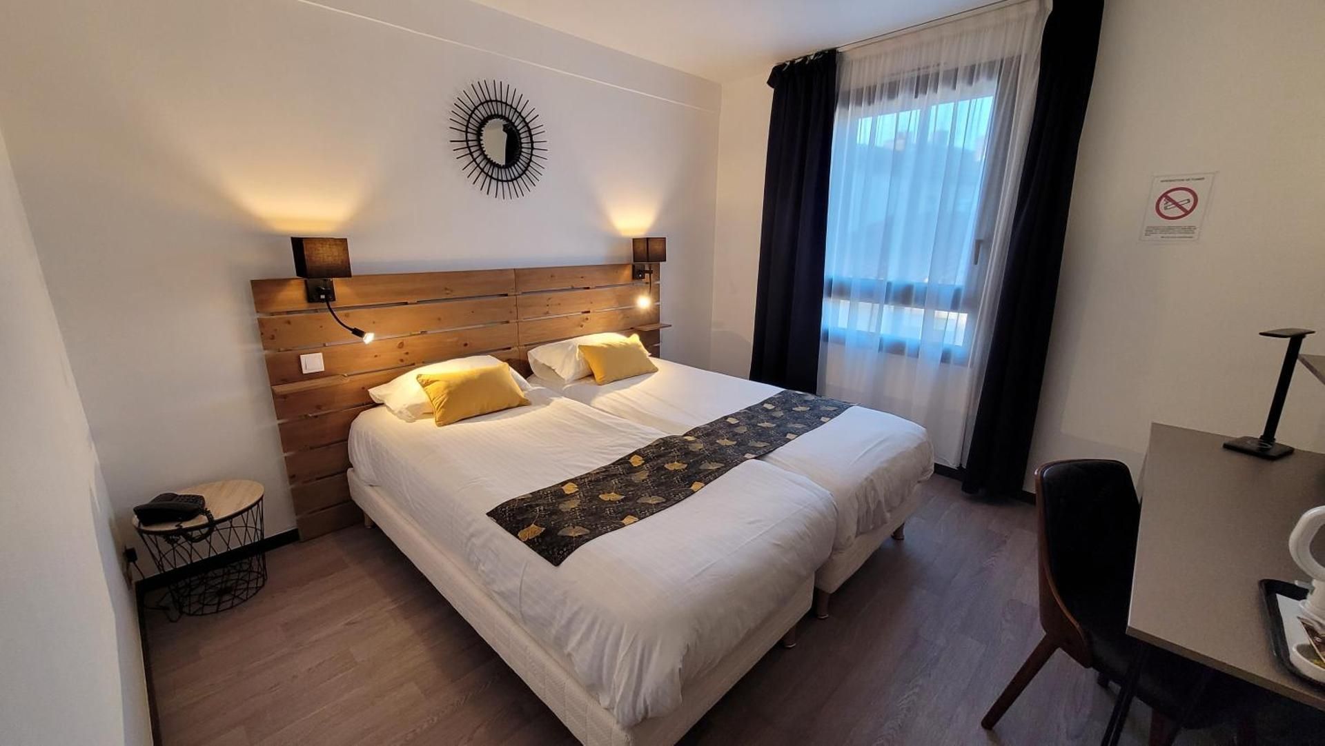 Inter-Hotel Cognac Le Valois Standard Twin Room 2