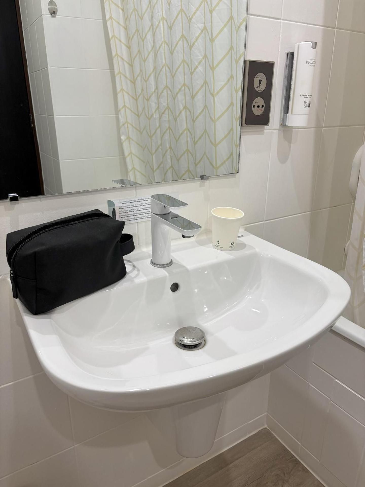 Inter-Hotel Cognac Le Valois Standard Twin Room 3