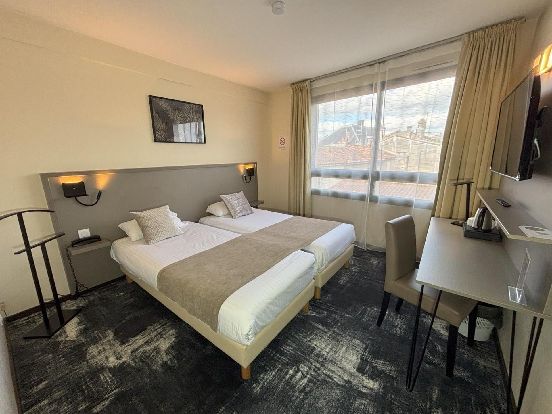 Inter-Hotel Cognac Le Valois Standard Twin Room