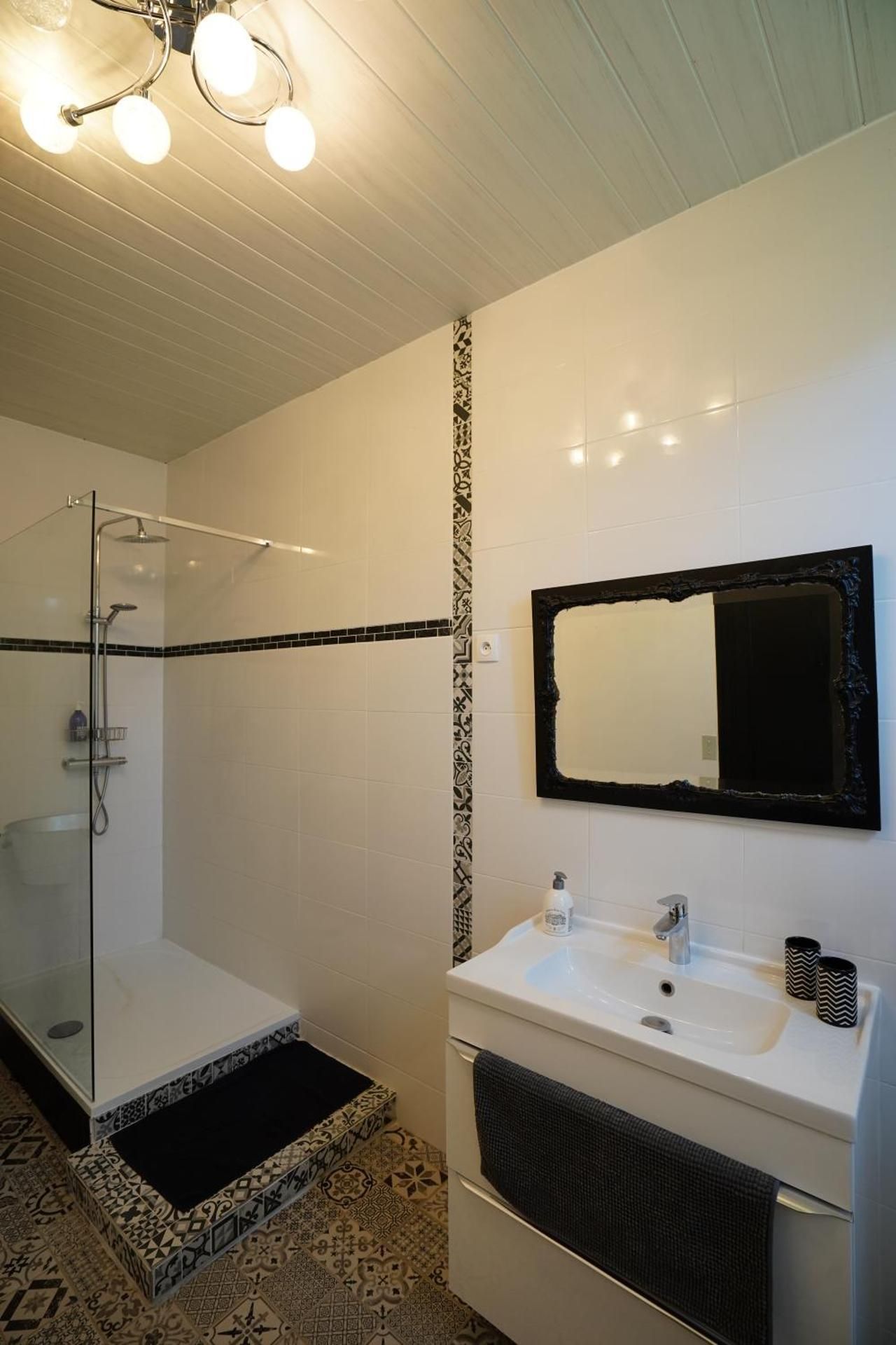 Chateau de Champblanc One-Bedroom Suite 2