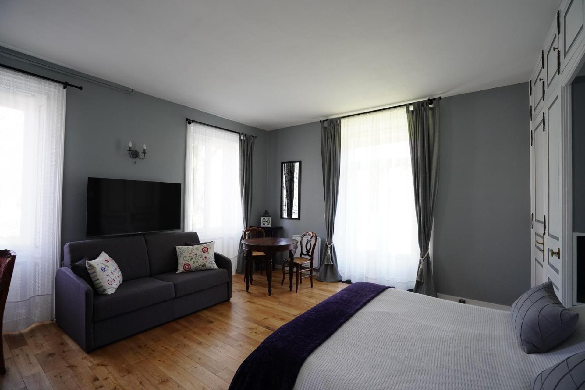 Chateau de Champblanc Junior Suite with Garden View 2