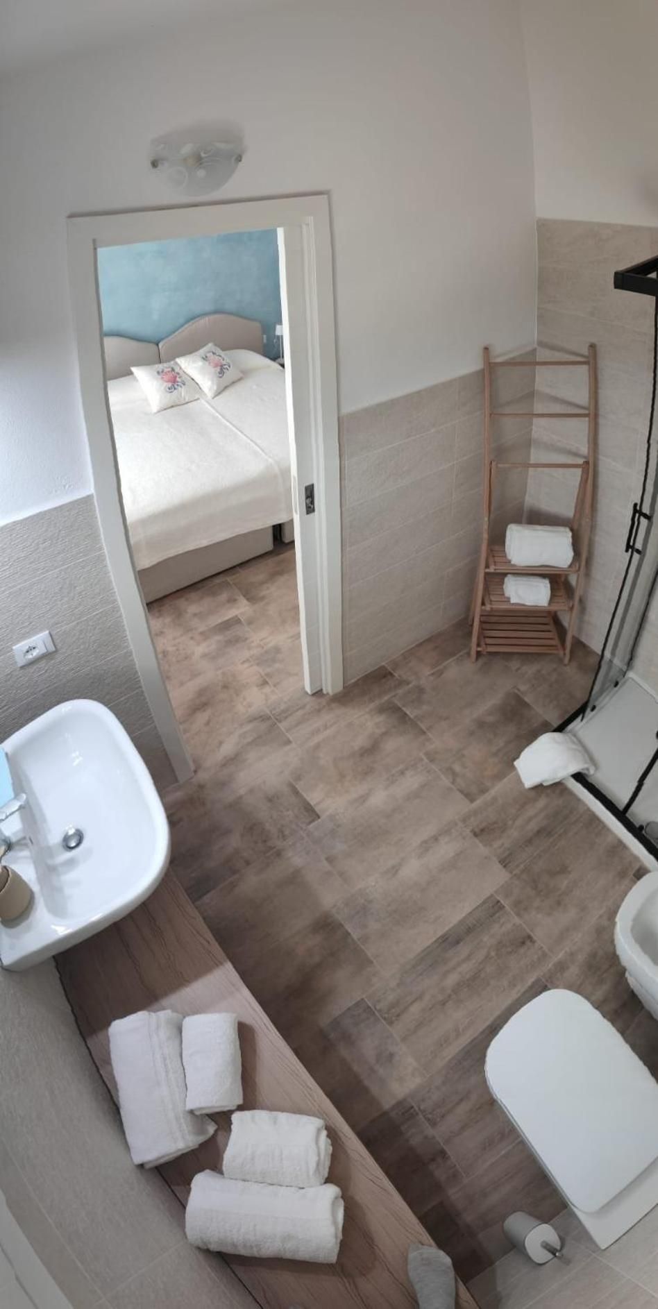 Deluxe Double Room with Extra Bed