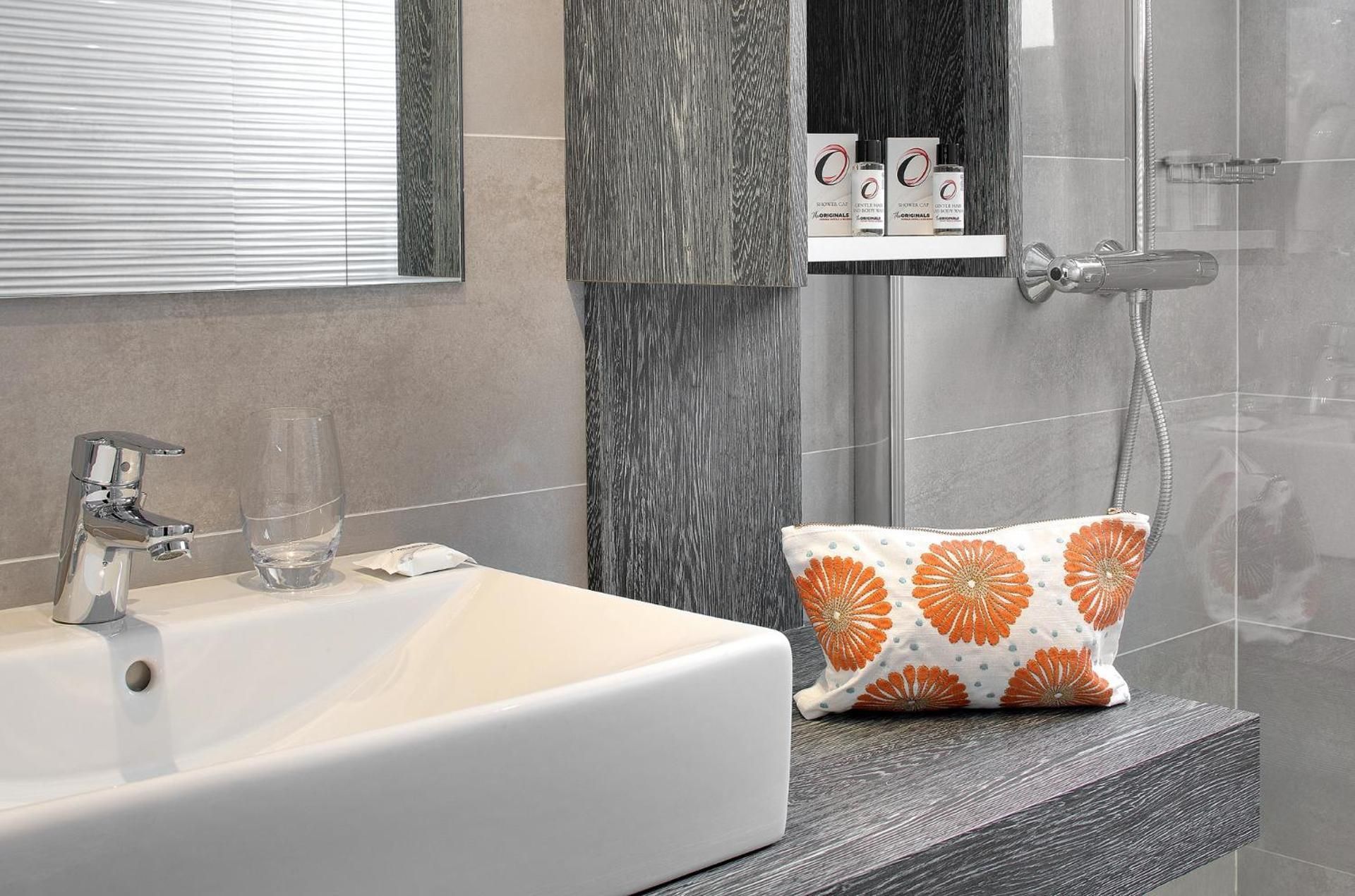 The Originals Boutique, Hôtel Les Strélitzias, Antibes Ouest Classic with terrace 2