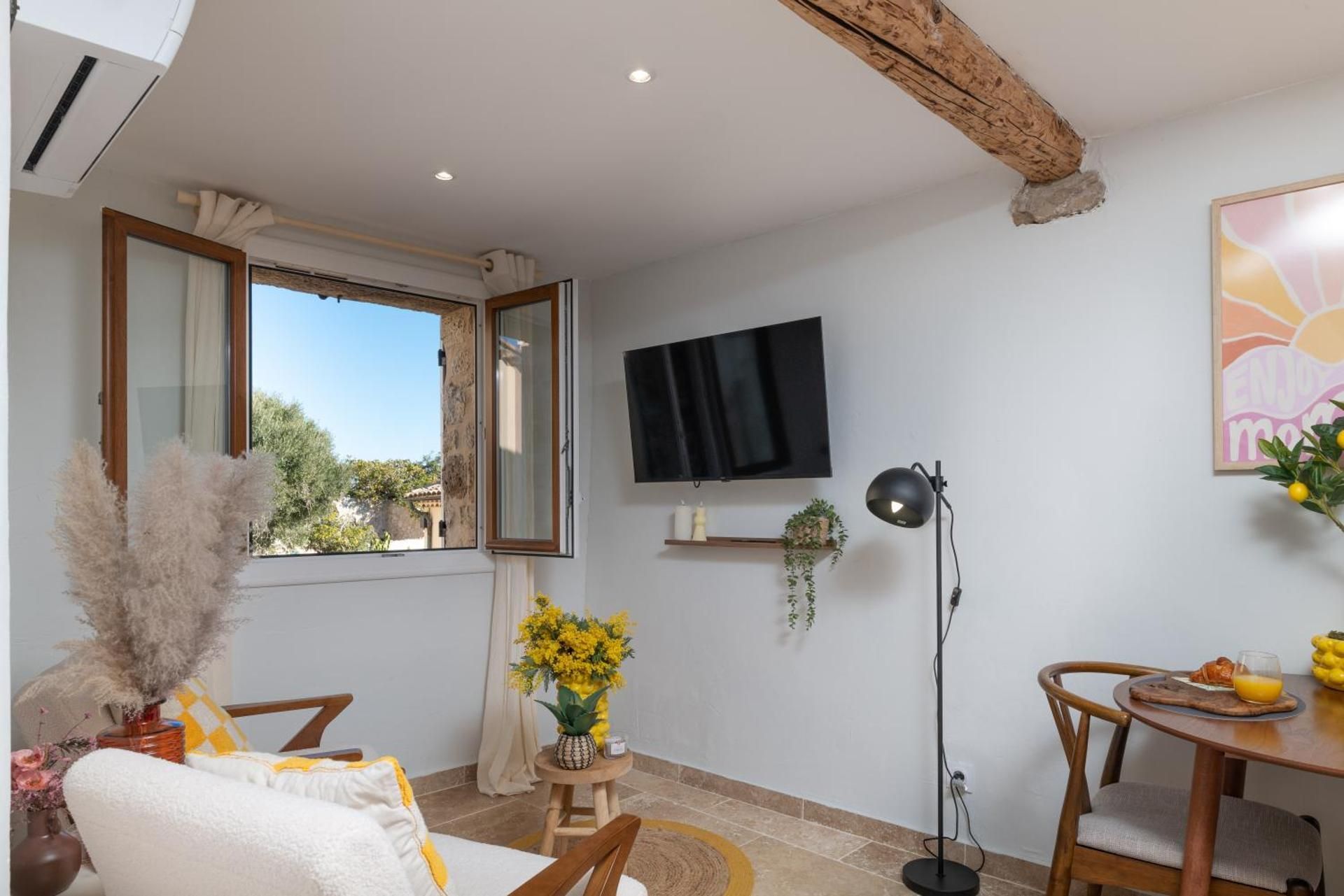 One-Bedroom Apartment - Sea Side
