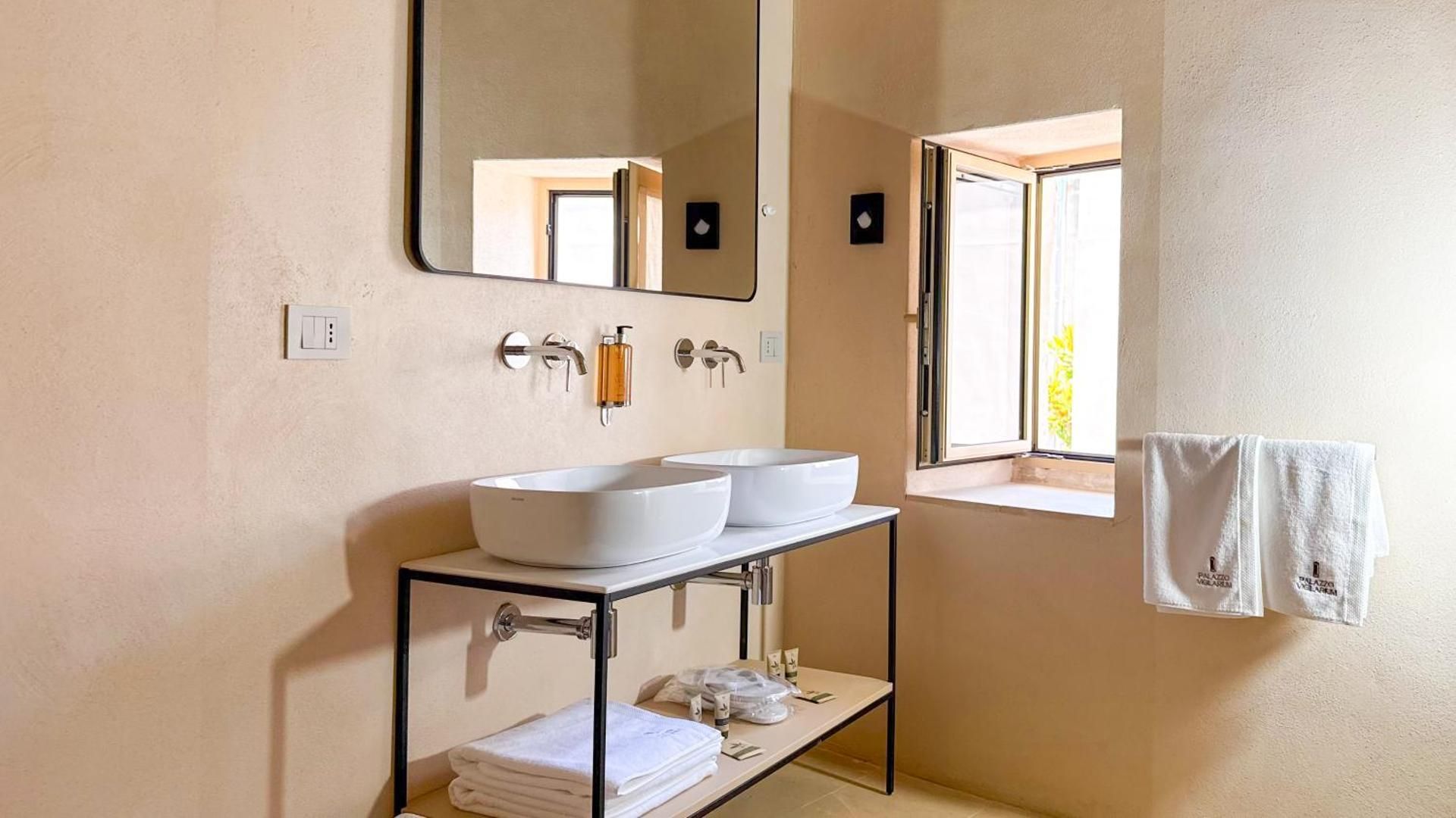 King Room with Spa Bath