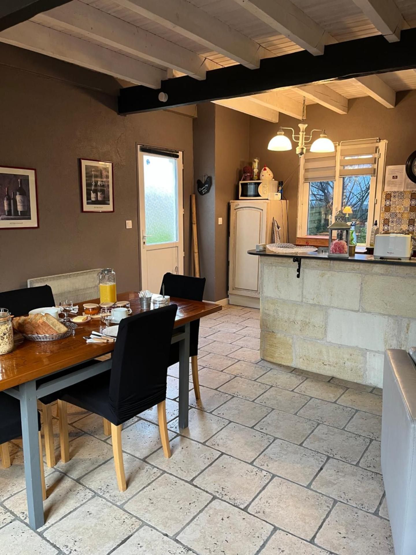 Chambres et Gite PEYROUTAS " CAMILLE" Vignonet St Emilion