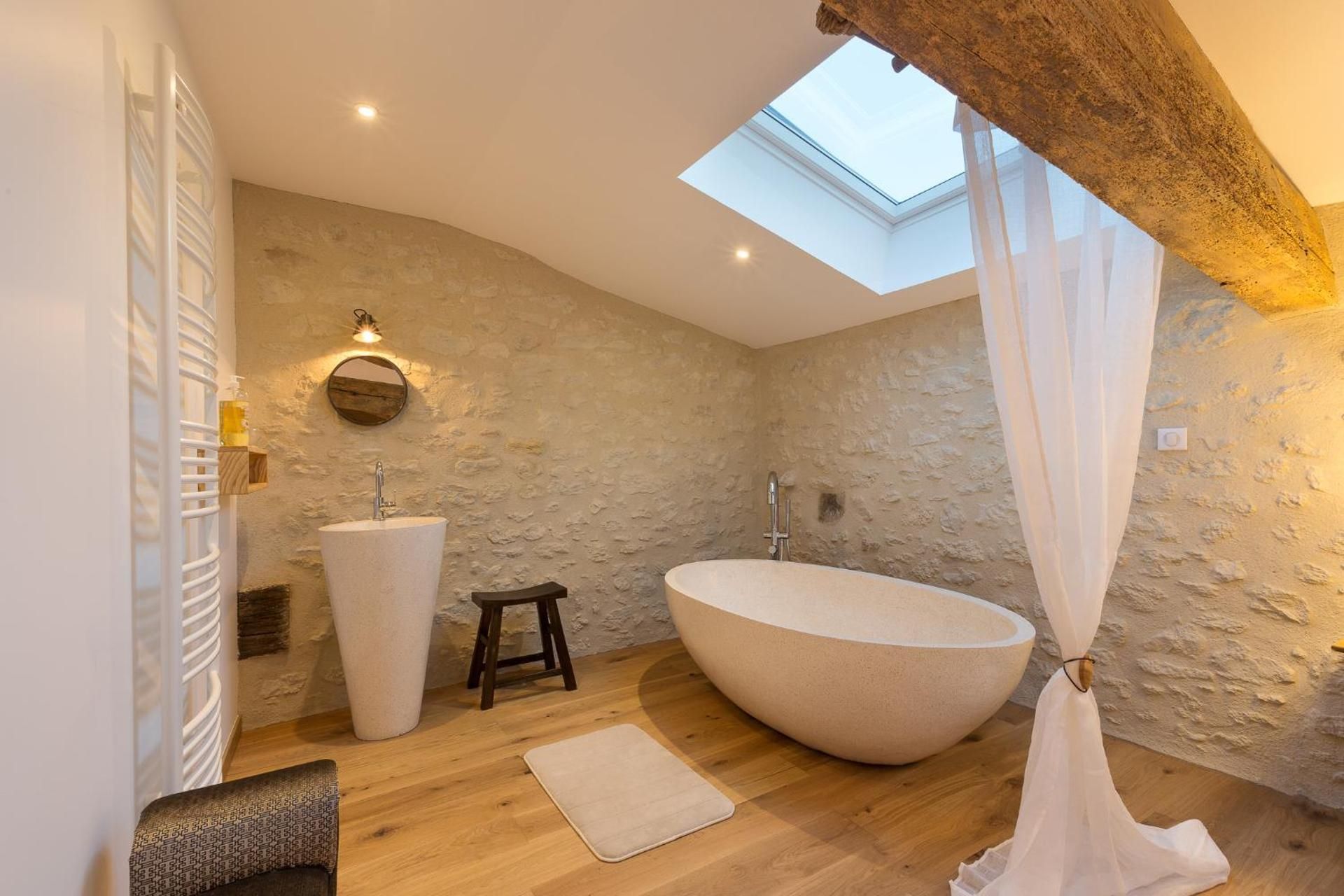 Le Vallon De Guerry Suite with Spa Access and Bathtub 2