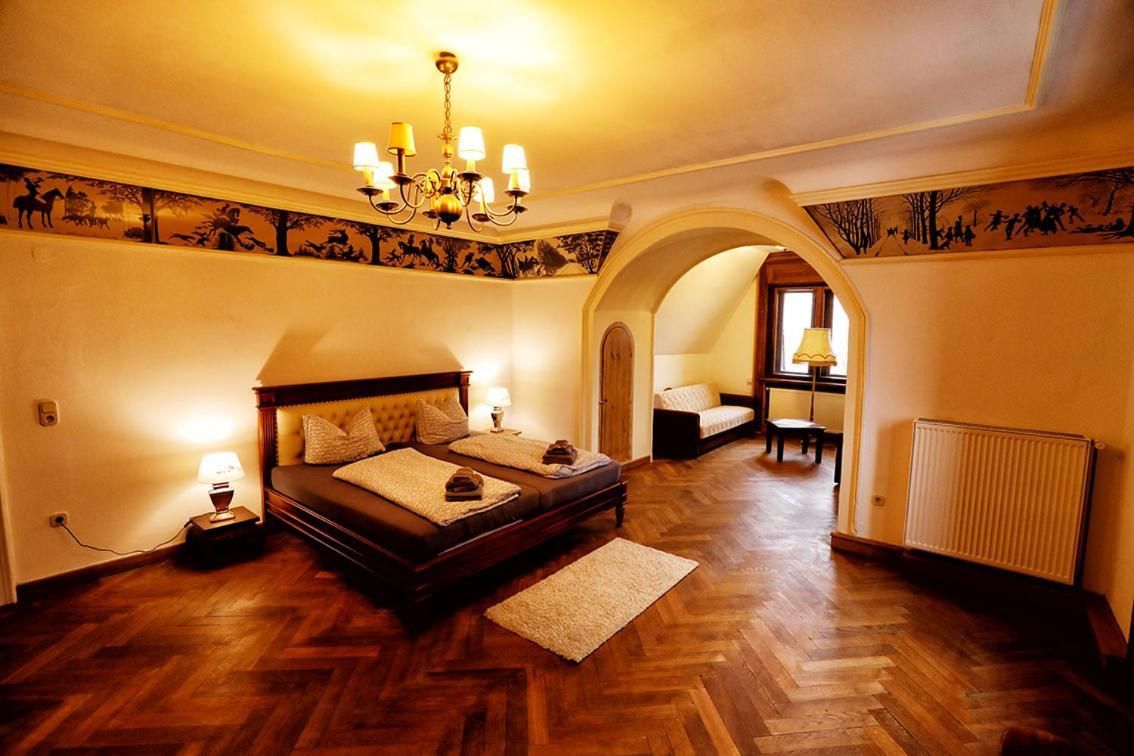 Deluxe King Suite