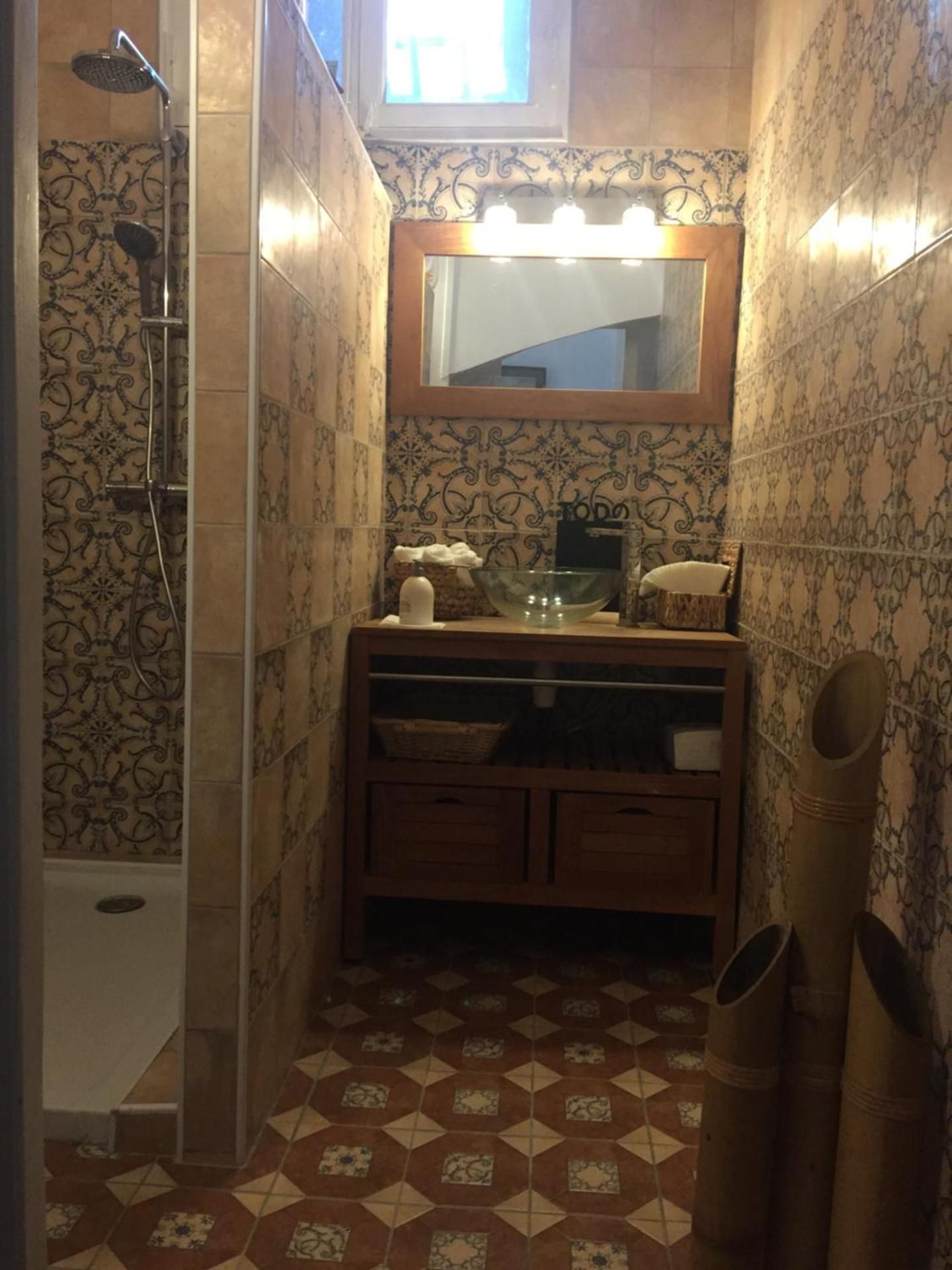 violette King Room 3