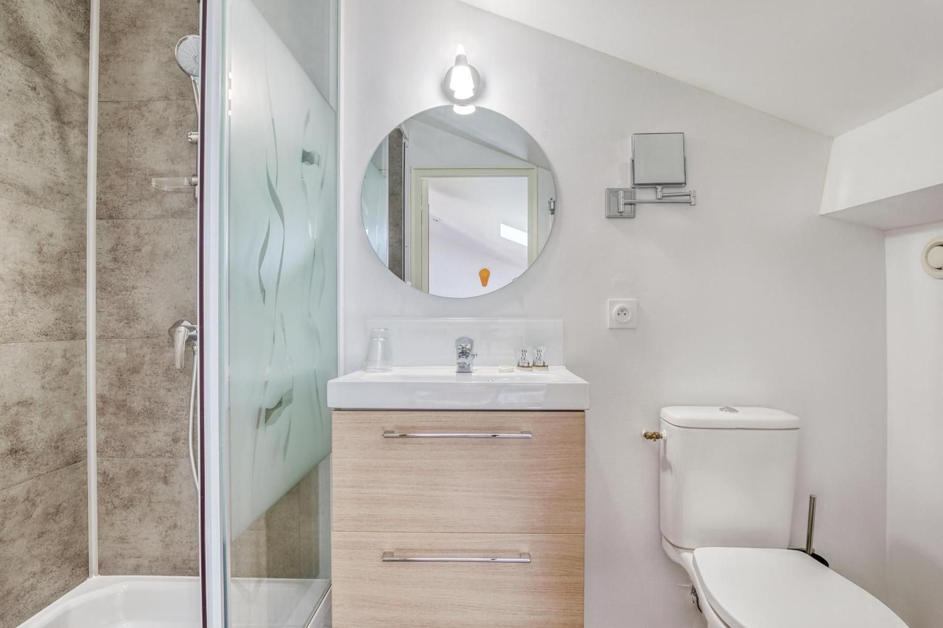 Hotel des Voyageurs Centre Bastide Double Attic Room 2