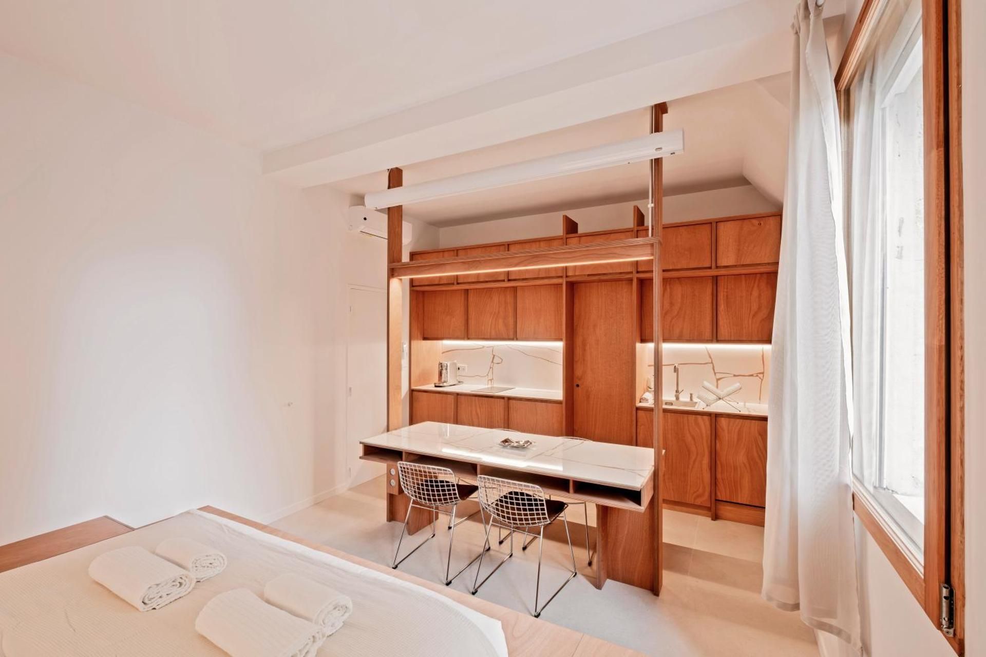 Two-Bedroom Deluxe Apartment with Balcony