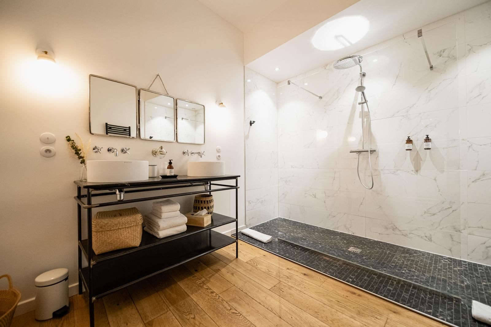 Suite-Avec Balcon-1er étage-Street View-Wet room-Superior