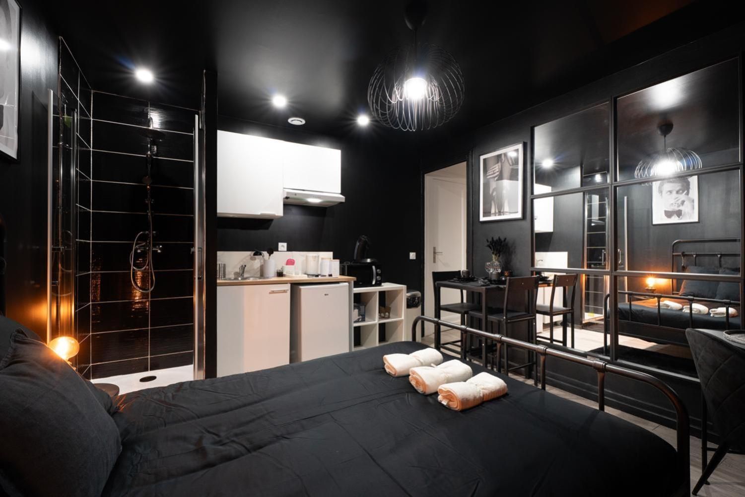 THEM'APPARTS BORDEAUX Sainte Croix One-Bedroom Apartment with Spa Bath 3