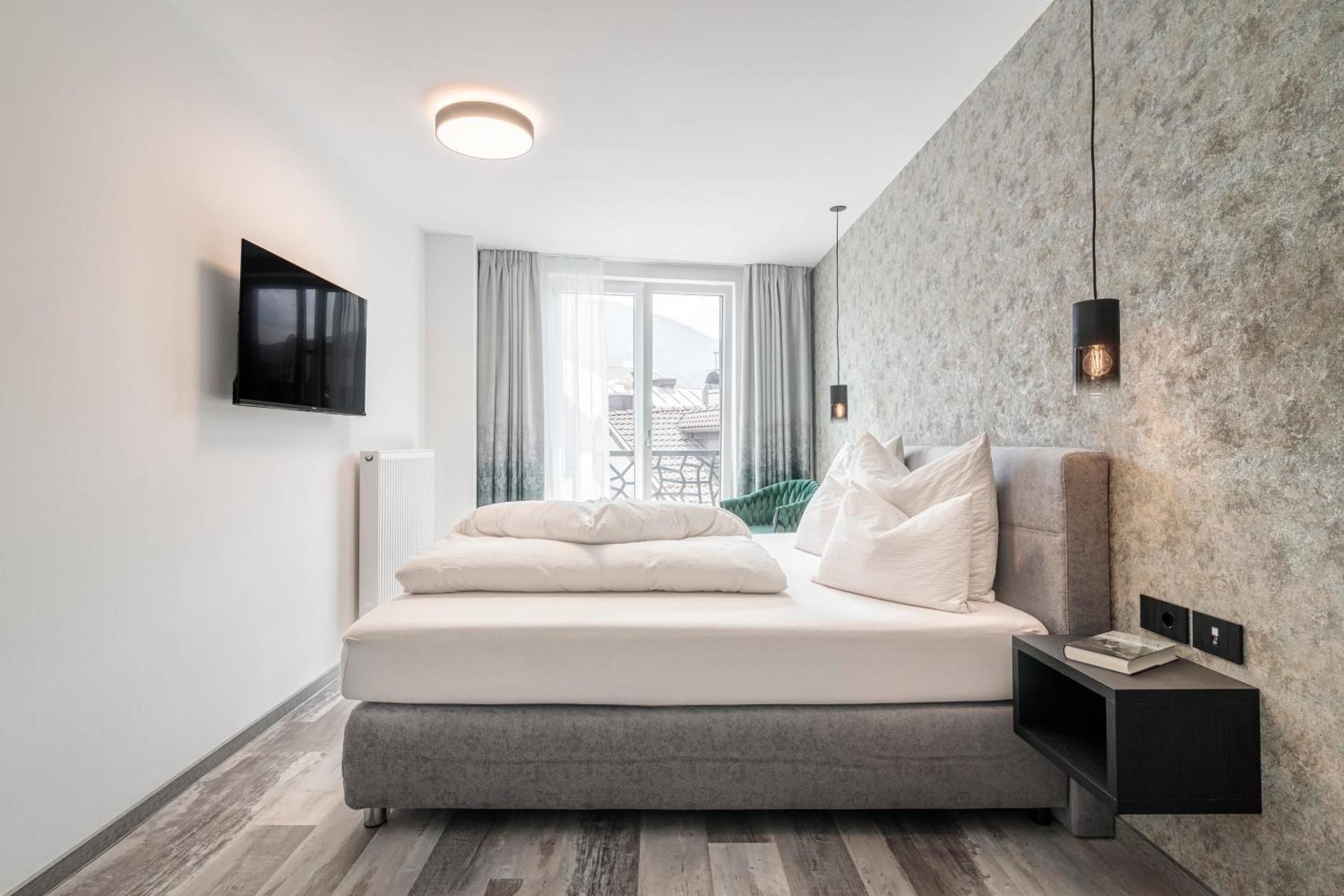 One-Bedroom Apartment with View