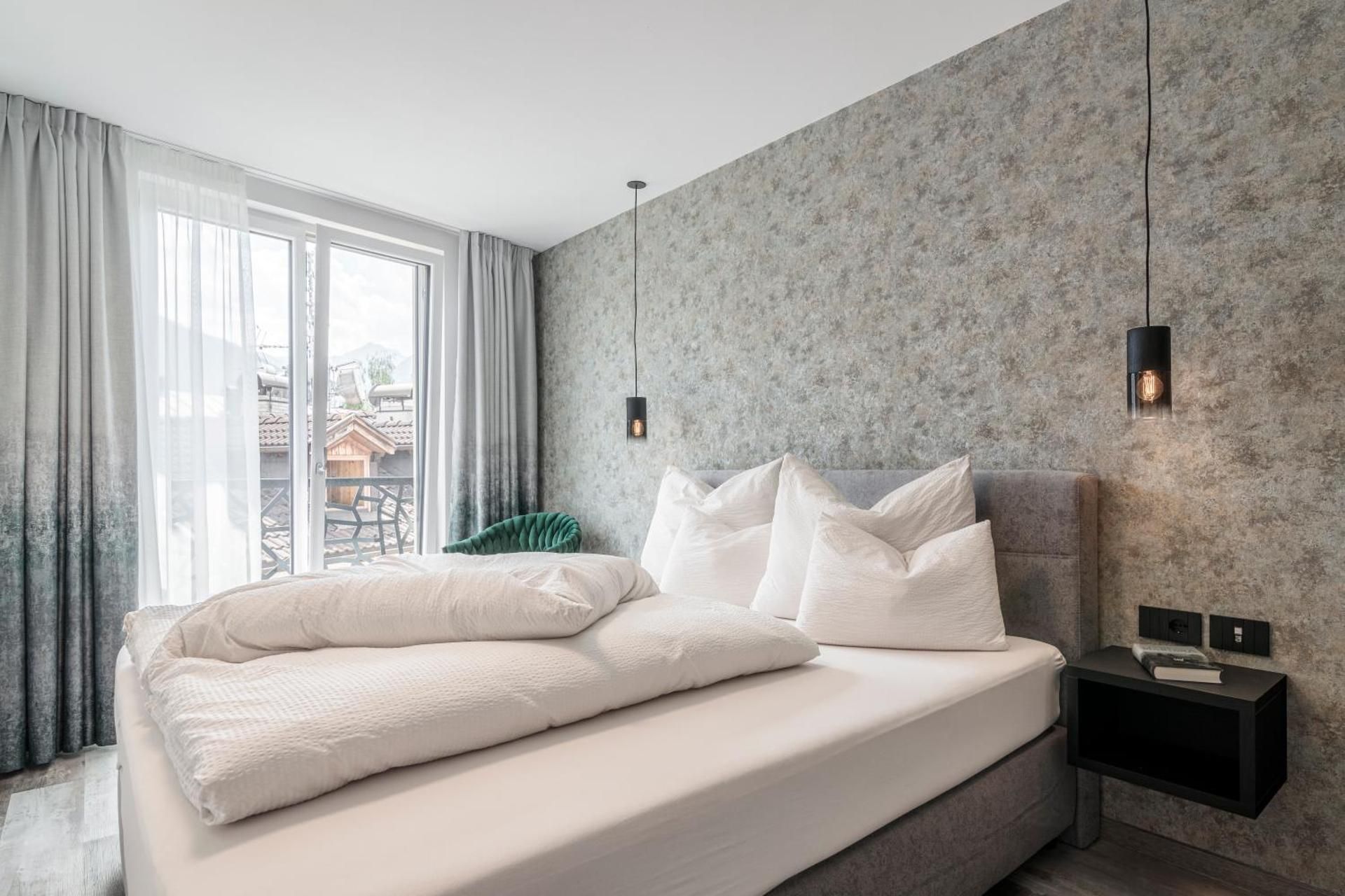 One-Bedroom Apartment with View