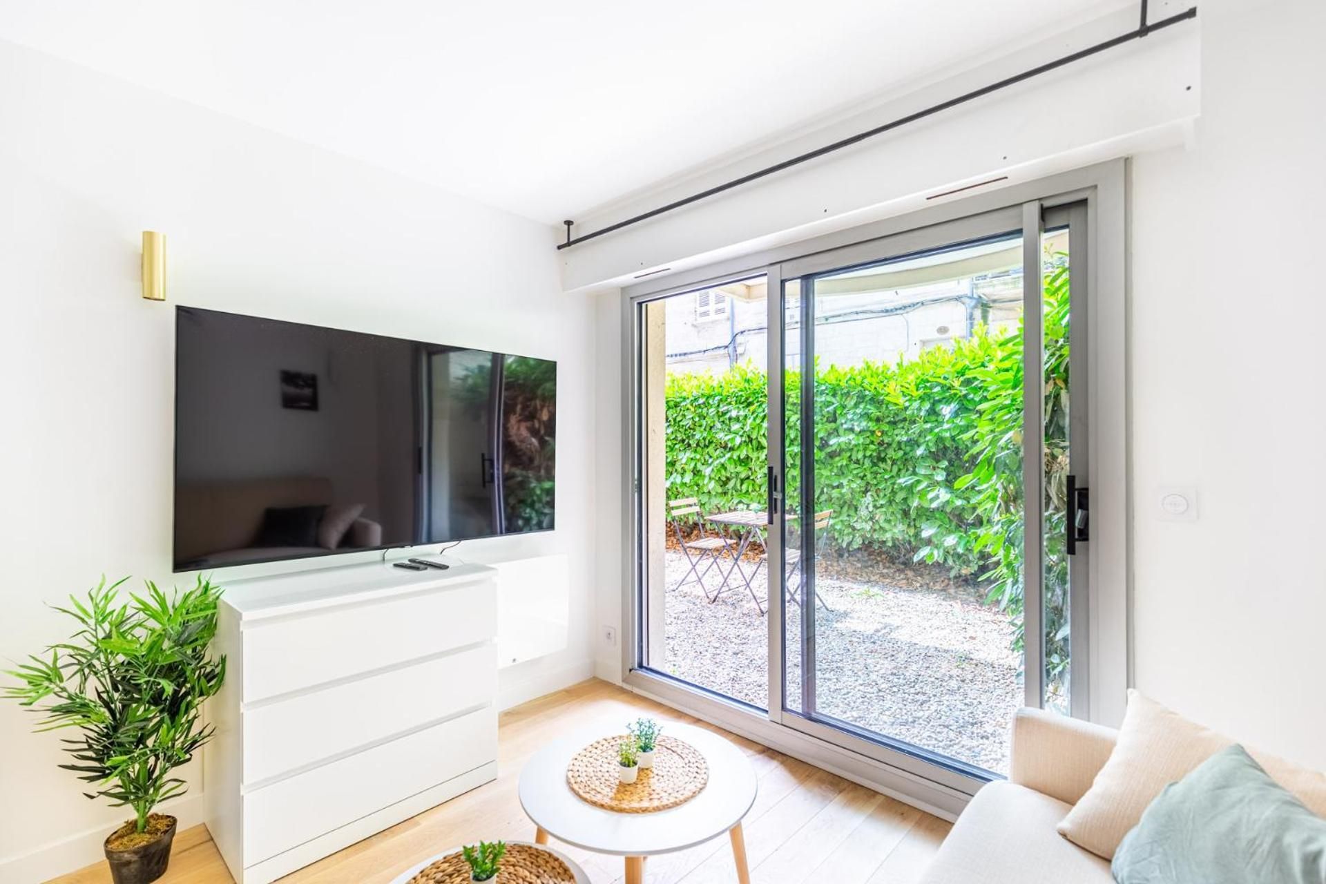 One-Bedroom Apartment
