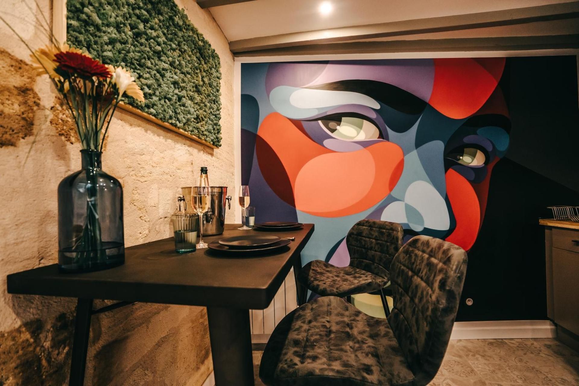 LOVE ROOM Bordeaux Playroom avec salle de jeux pour adultes et lit a eau chauffant