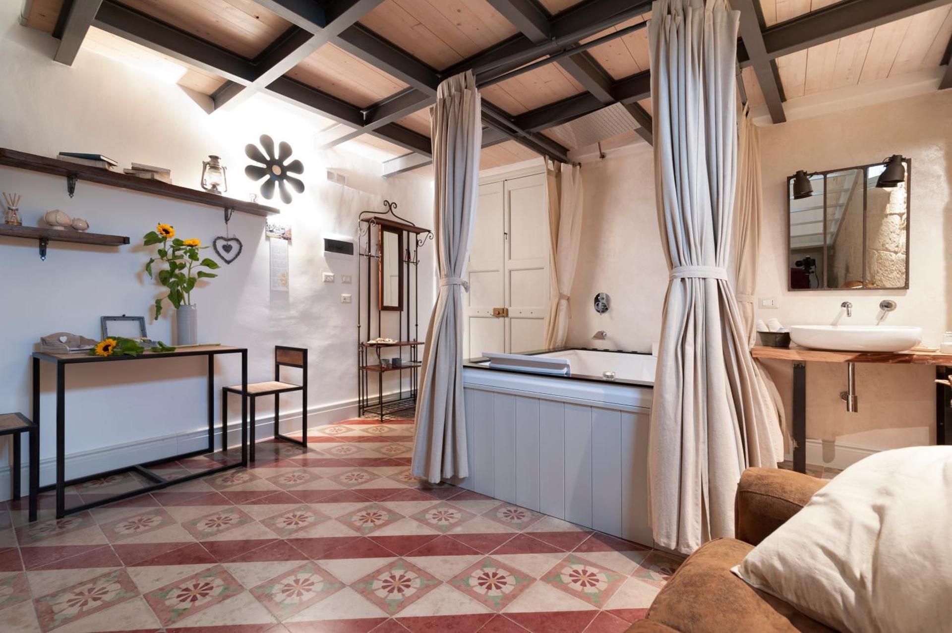 Deluxe Suite with Spa Bath