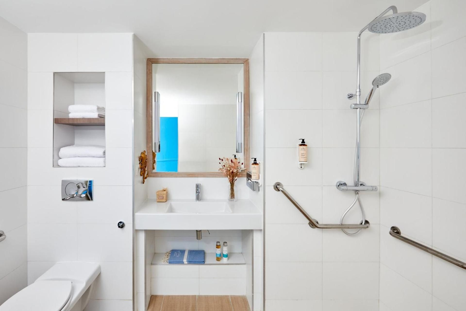 Mercure Bordeaux Cite Mondiale Centre Ville Standard Queen Room - Disability Access 3