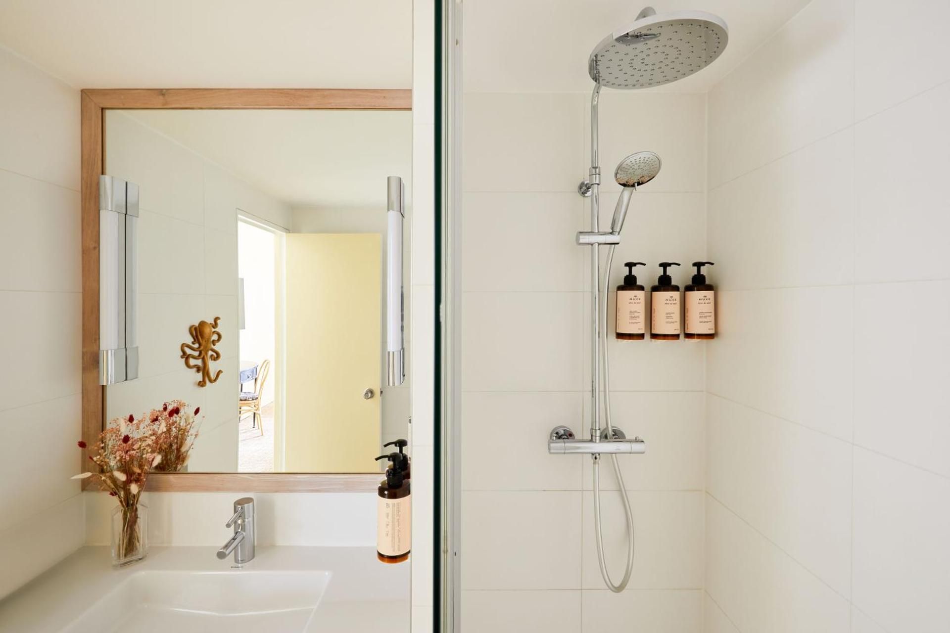 Standard King Room with City View