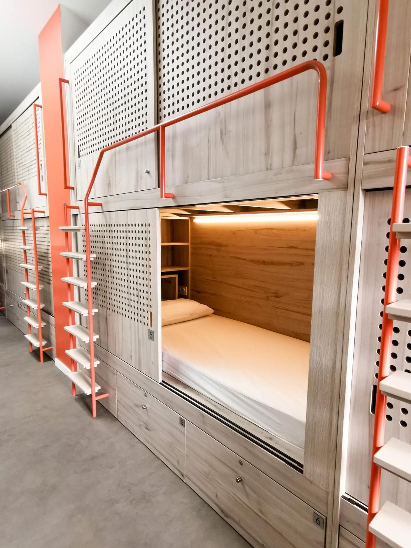 Bed in 8-Bed Mixed Dormitory Room