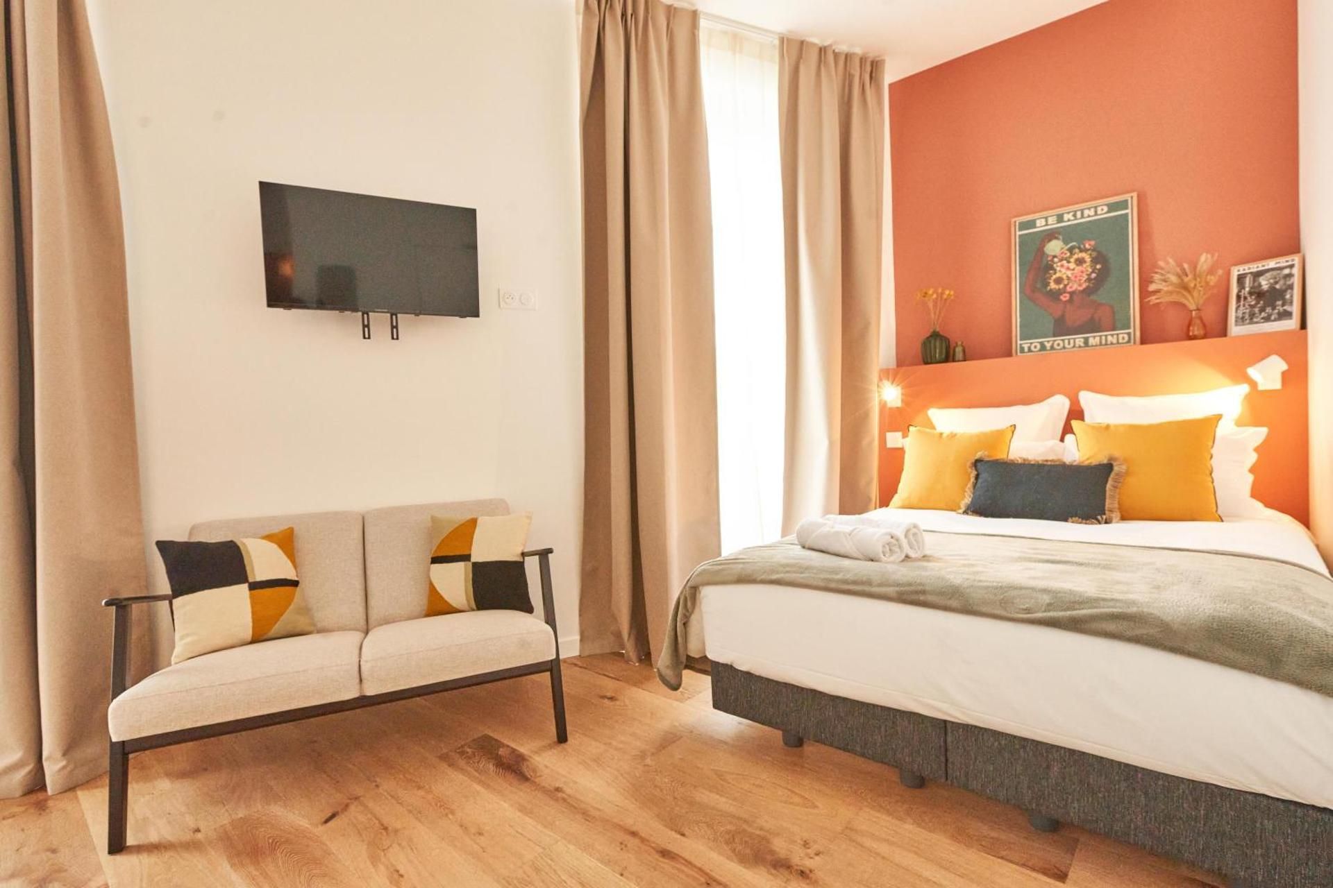 One-Bedroom Apartment With City View