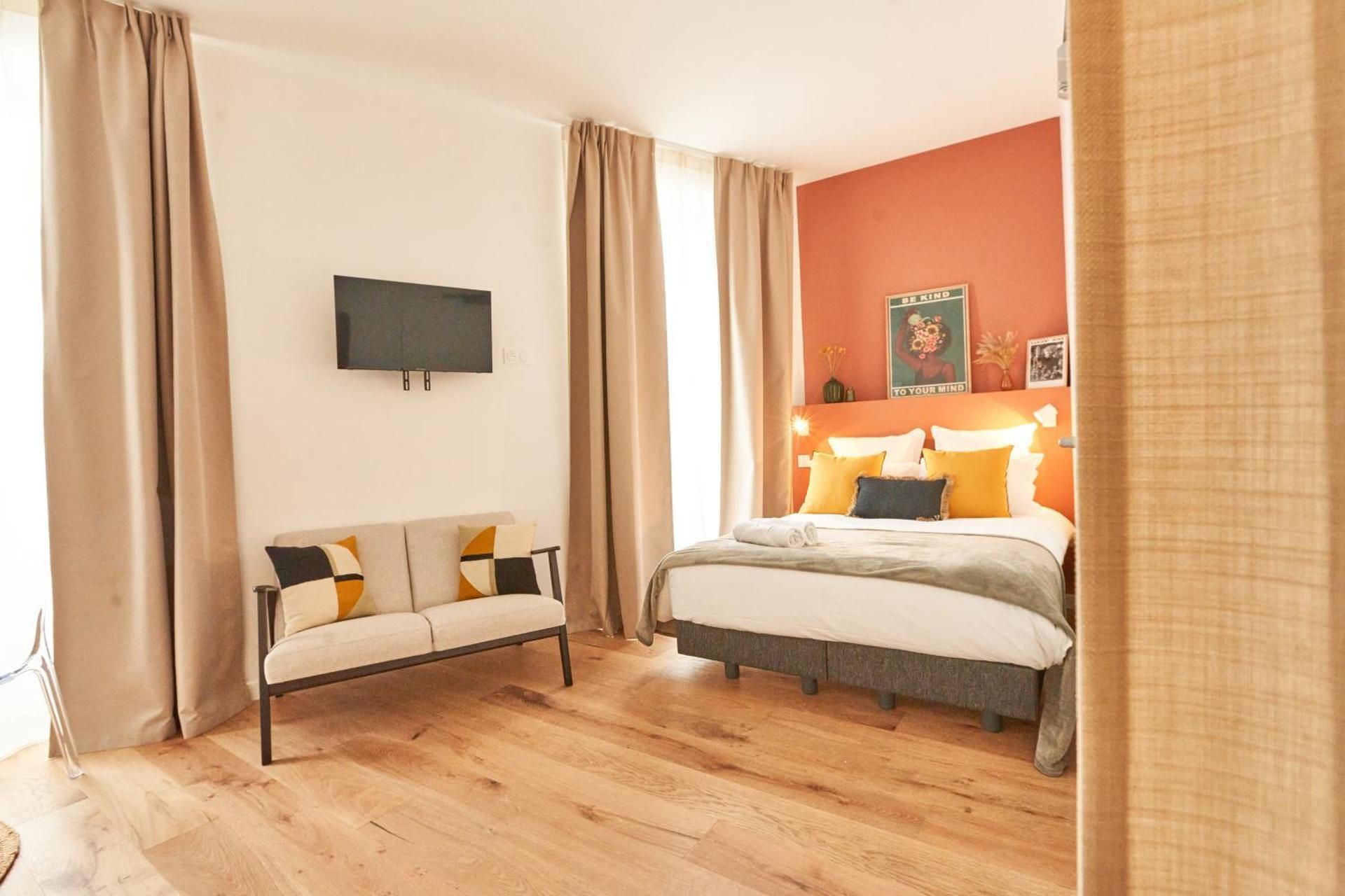 One-Bedroom Apartment With City View