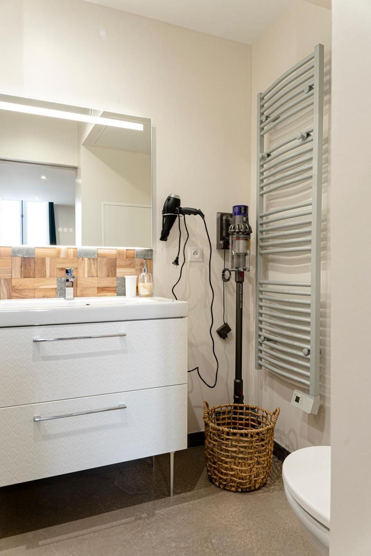 Hotel Particulier - Bordeaux St Jean Apartment with Balcony