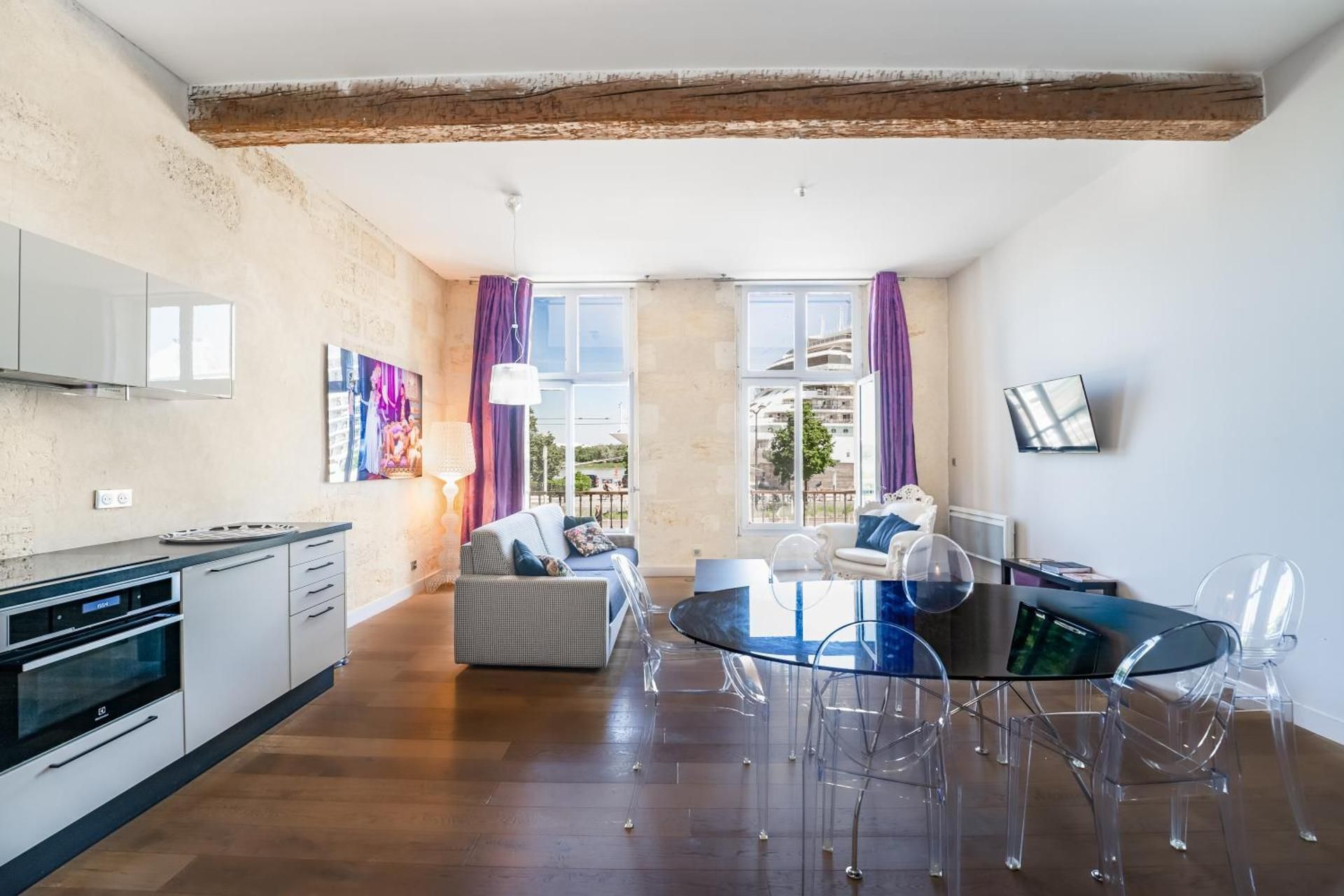 Deluxe Apartment