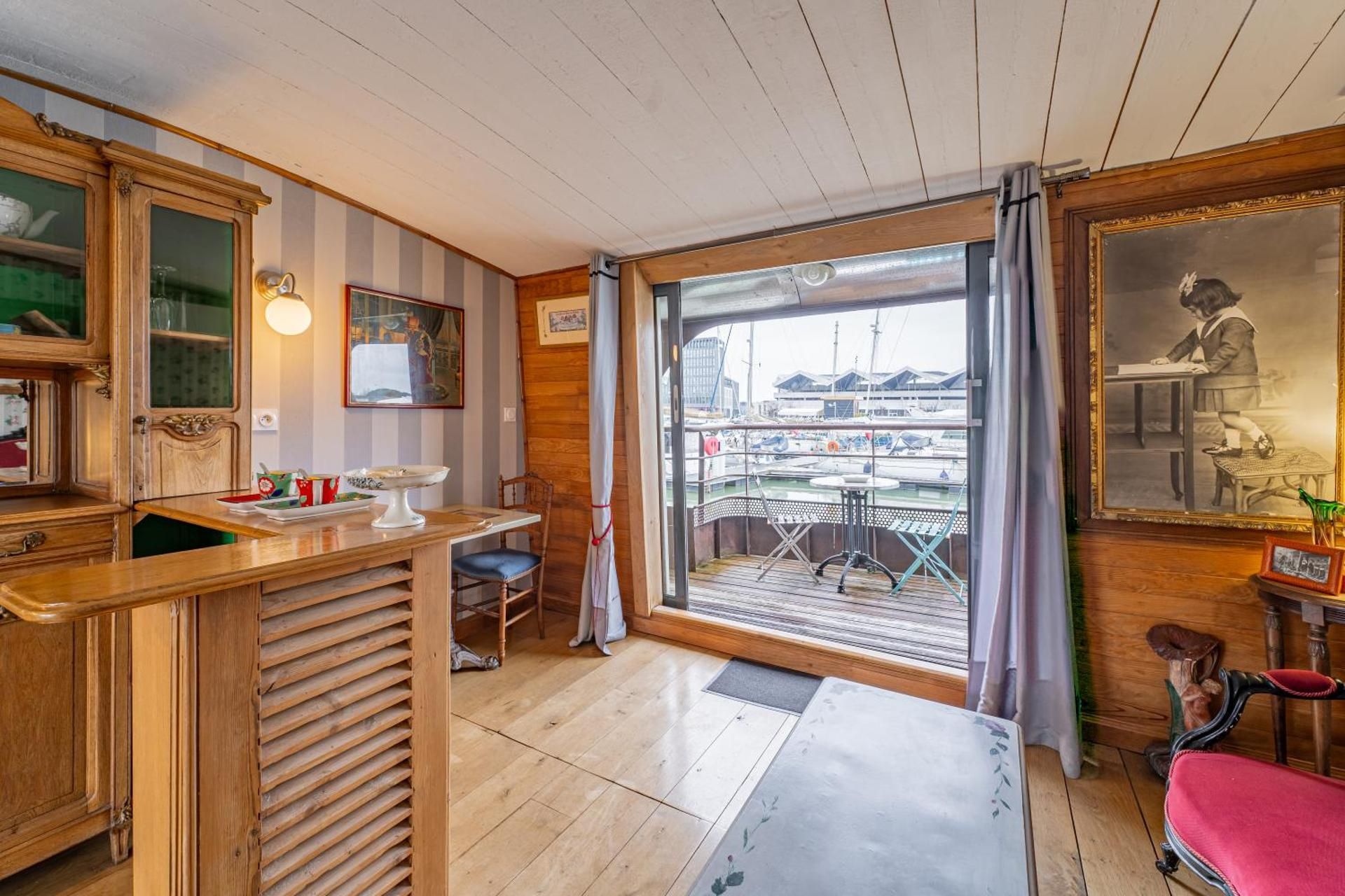 Apartment with Balcony