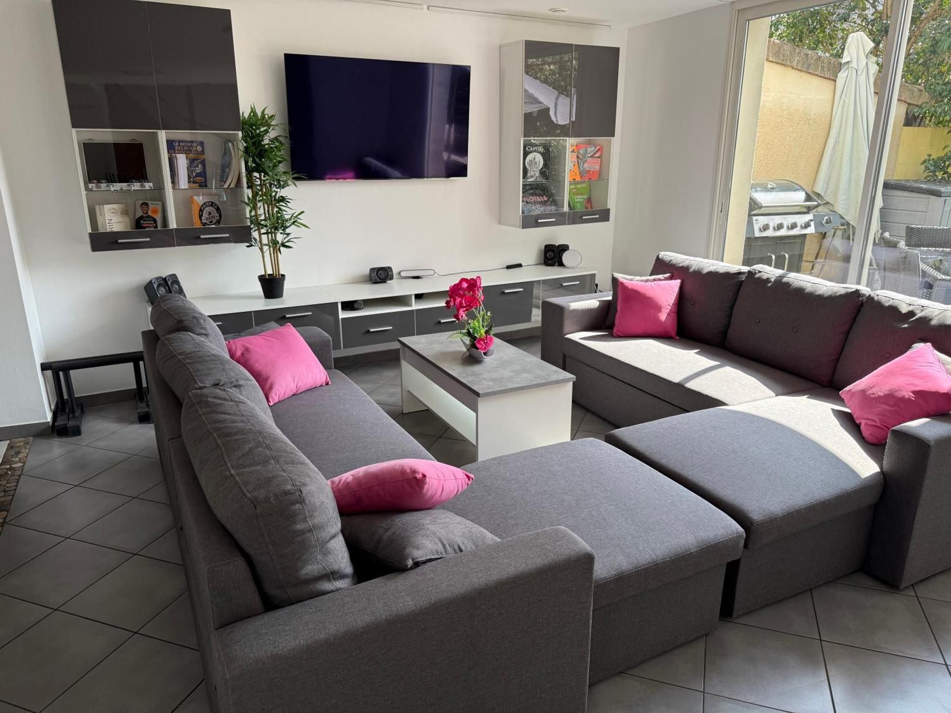 shared lounge/tv area