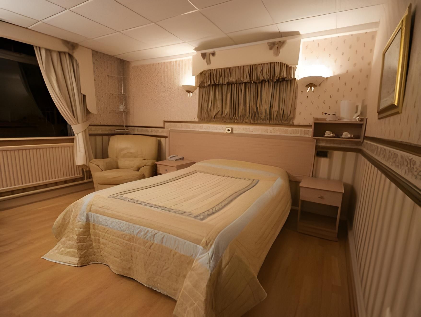 Castle Hotel Double Room 3