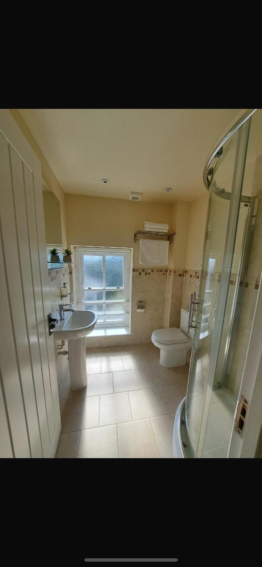 The Bedlinog Inn  Deluxe Twin Room 3