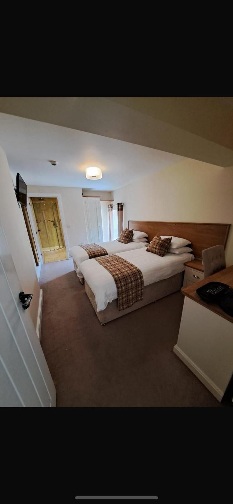 The Bedlinog Inn  Deluxe Twin Room