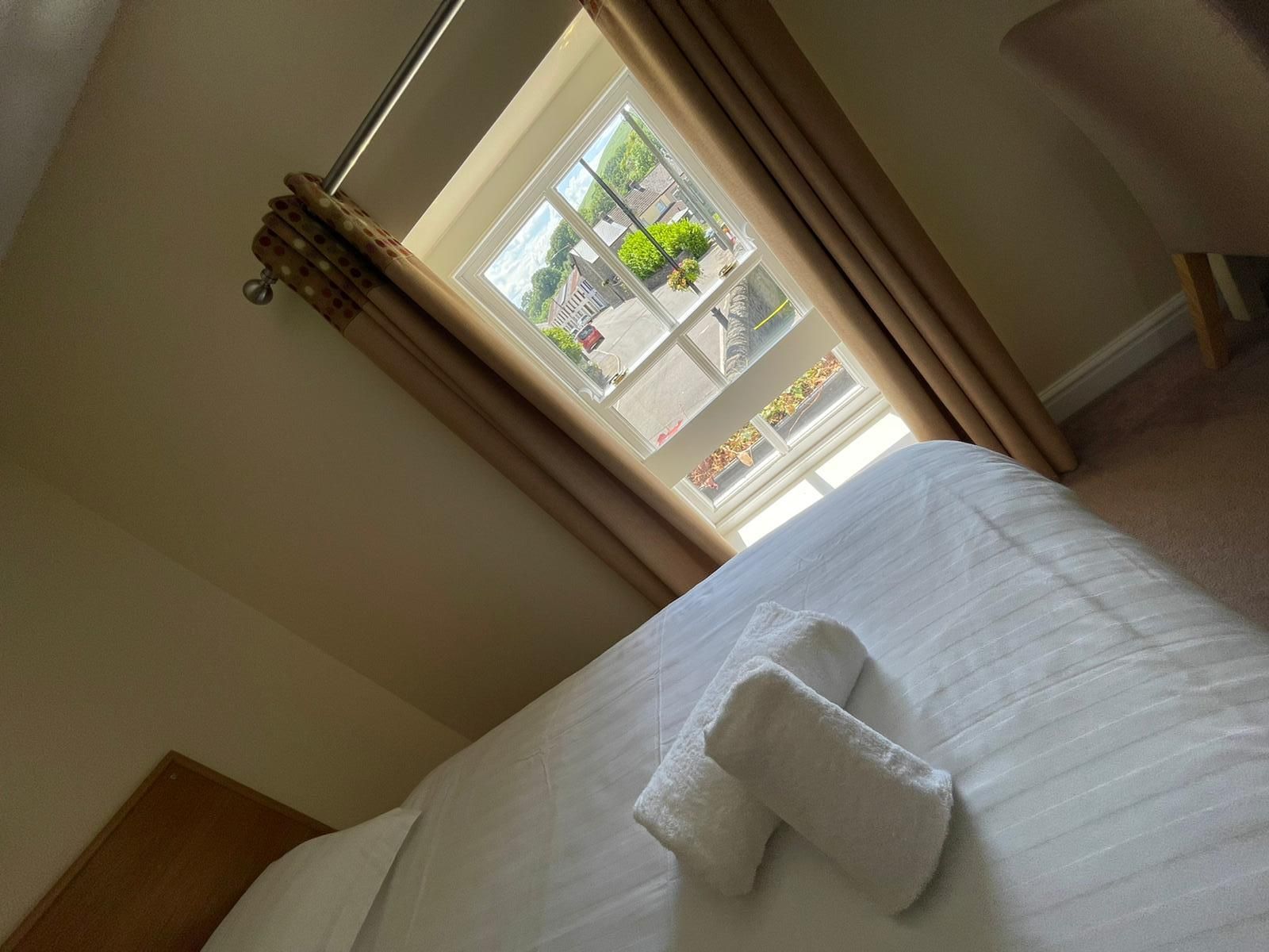 The Bedlinog Inn  Double room-King-Ensuite 2