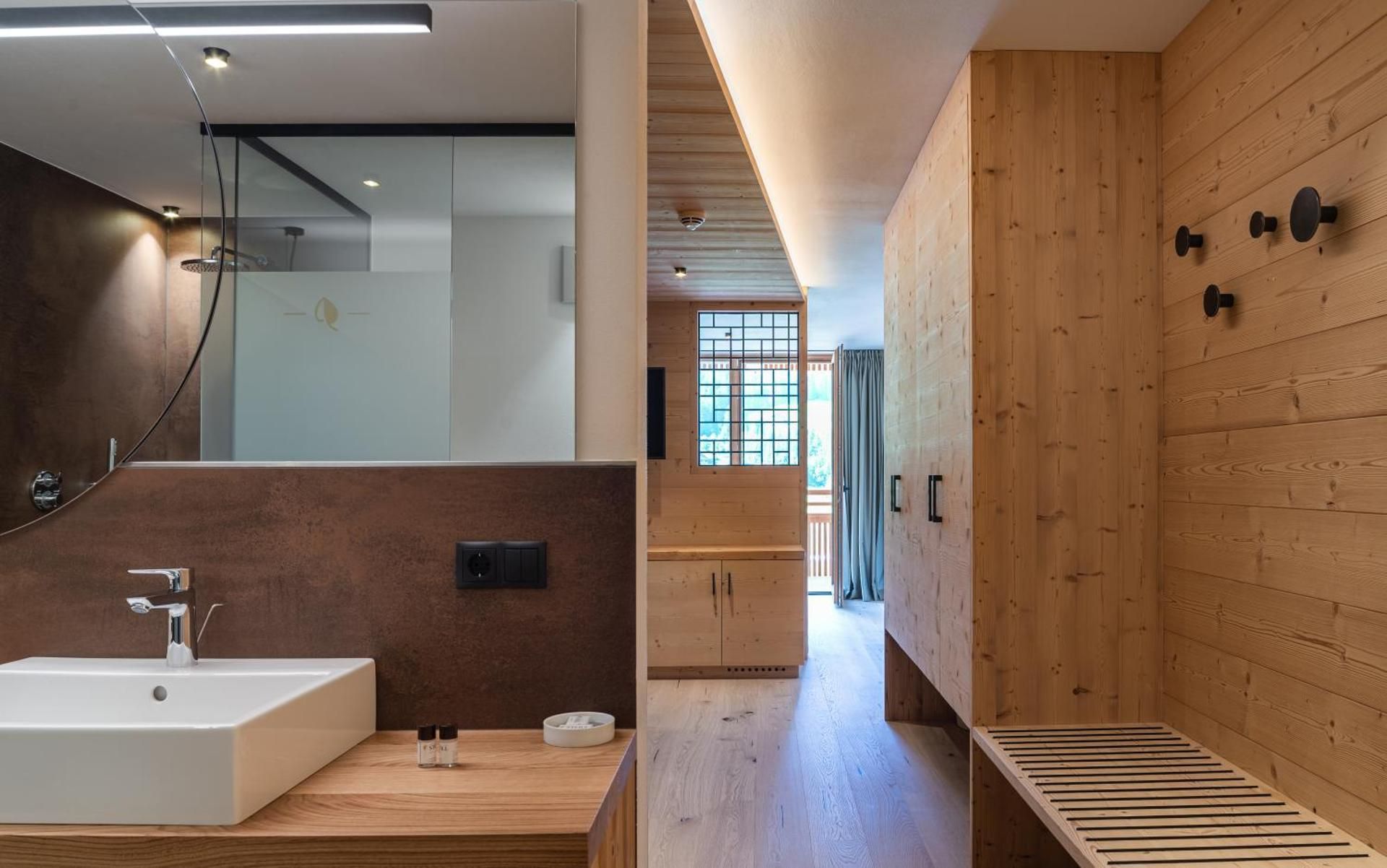 Deluxe Suite with Spa Bath