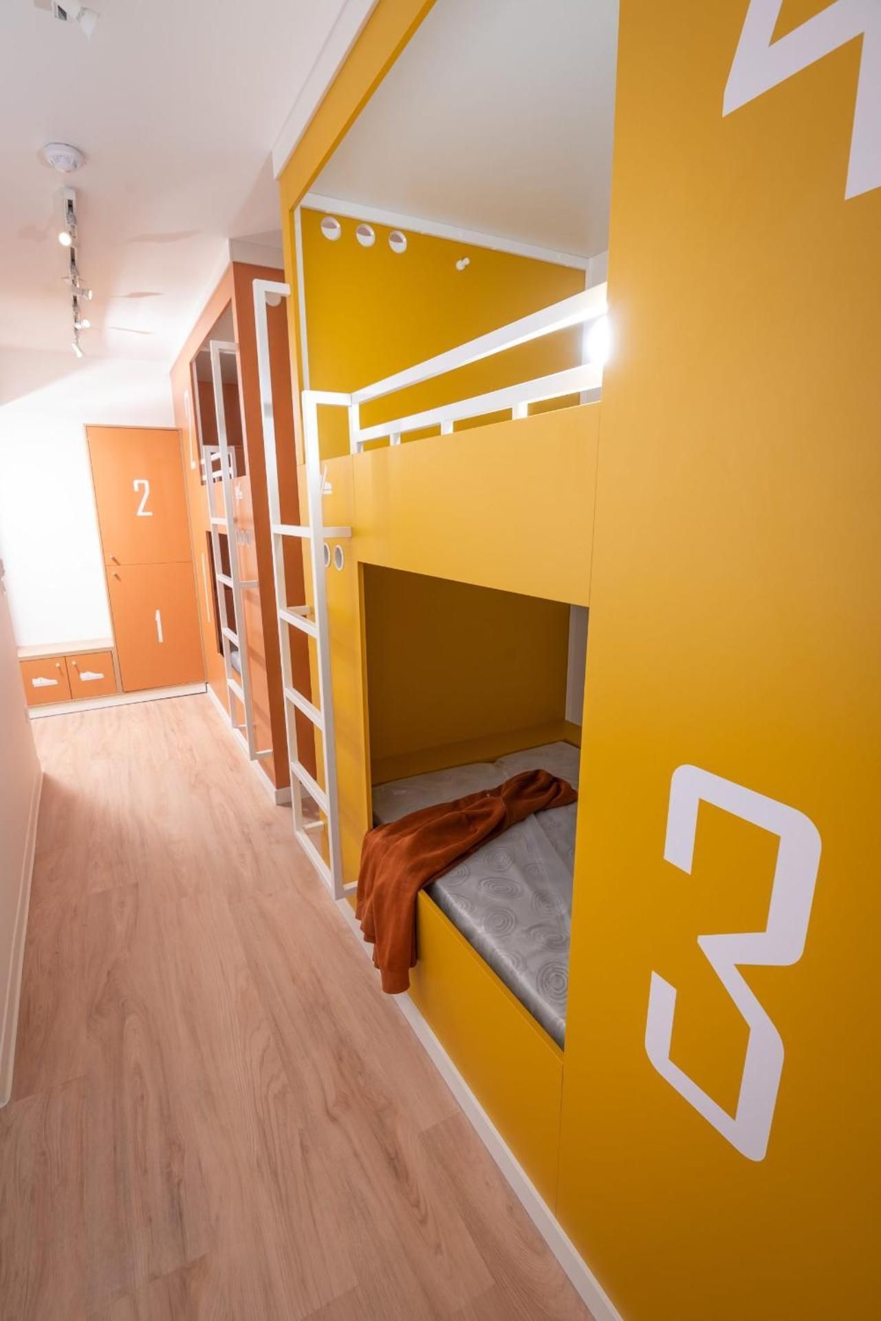 6 People Group Apartment