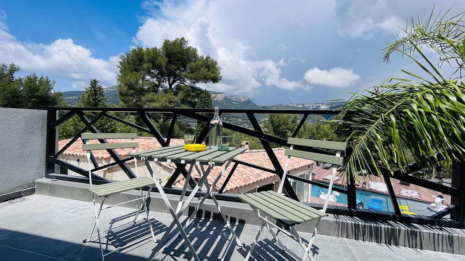 Queen Room with Pool View