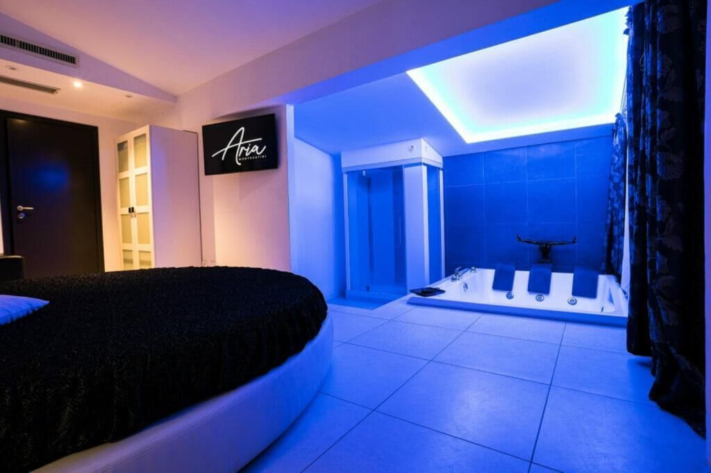 Suite with Hot Tub