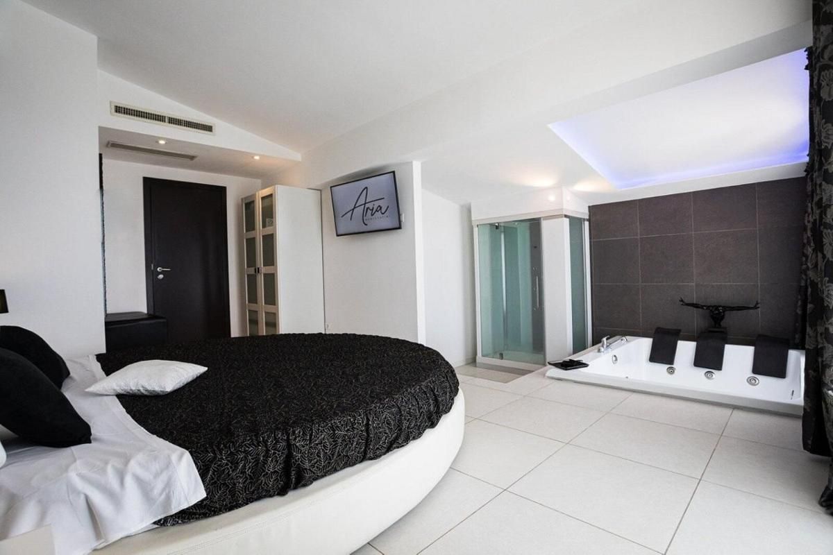 Suite with Hot Tub