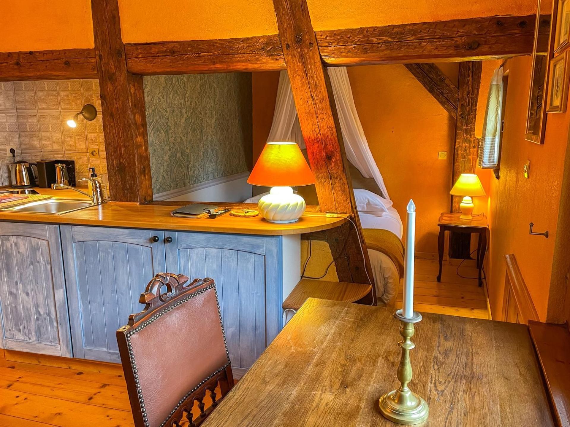 DELUXE APARTMENT