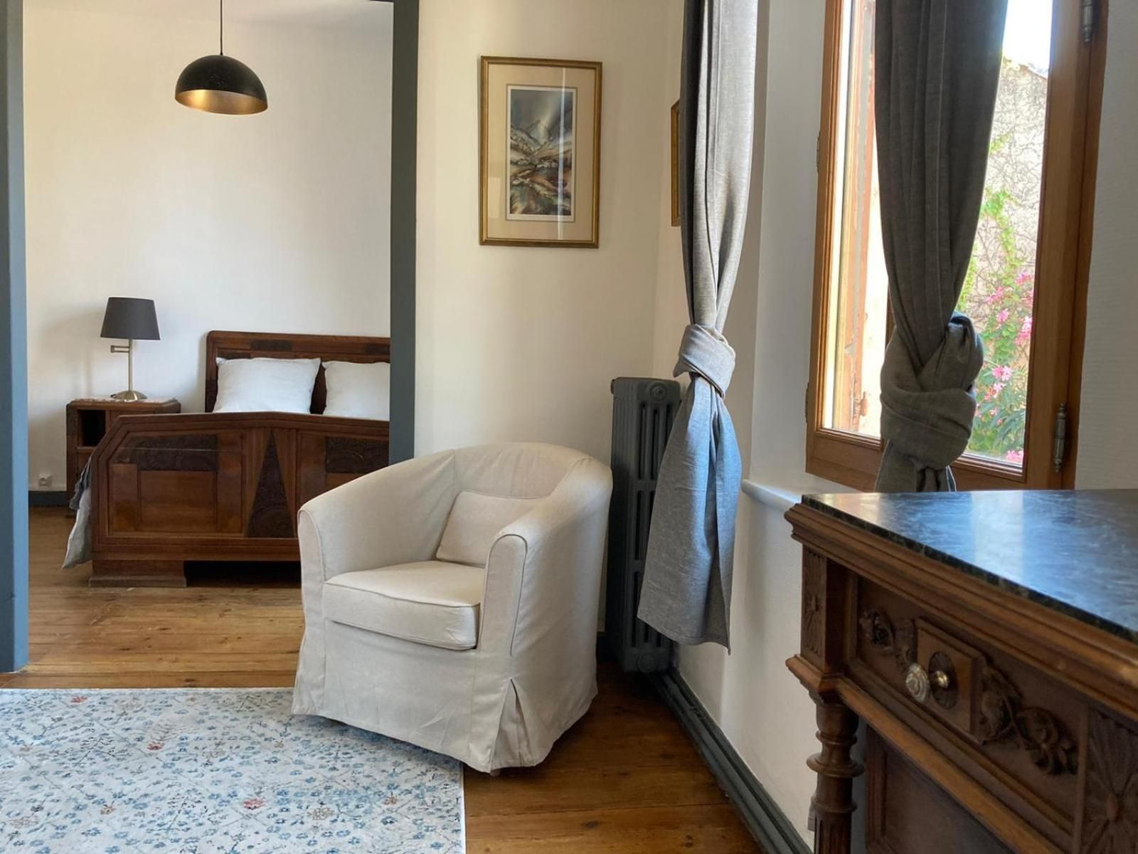 Deluxe King Suite