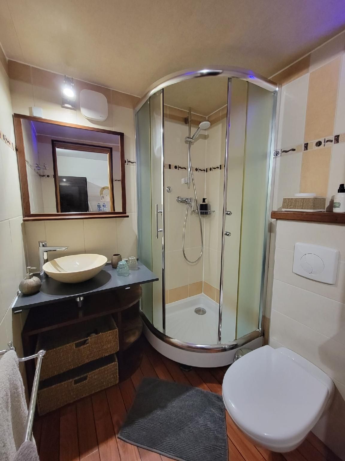 Double-Concorde-Confort-Douche-Vue sur le canal