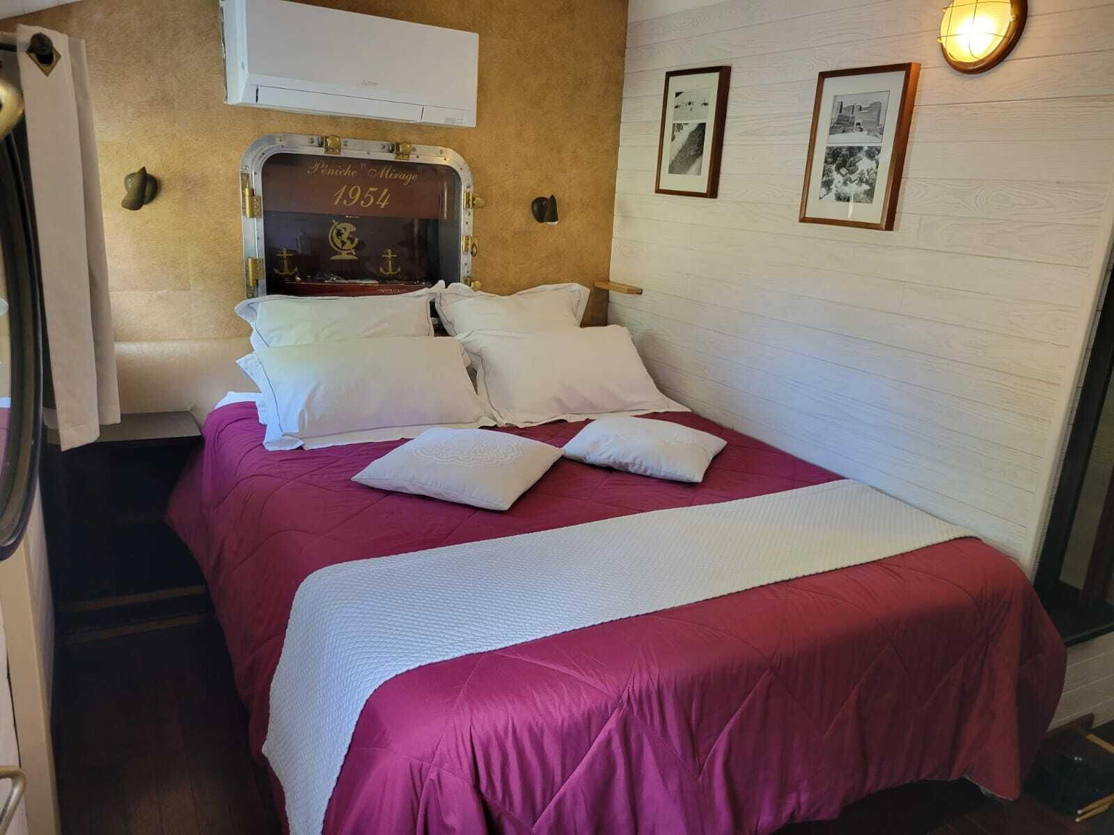 Peniche d hotes Mirage Double-Saint Exupery-Confort-Douche-Vue sur le canal