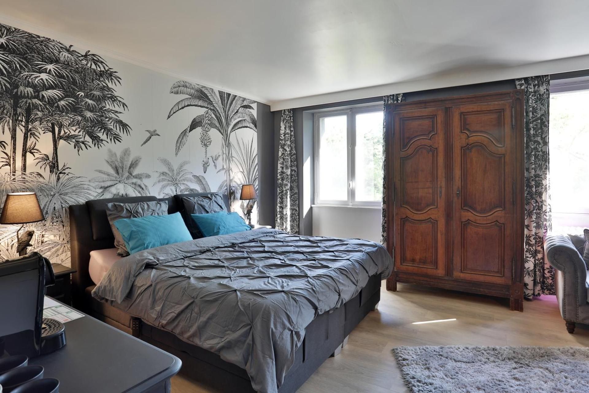 Deluxe King Suite
