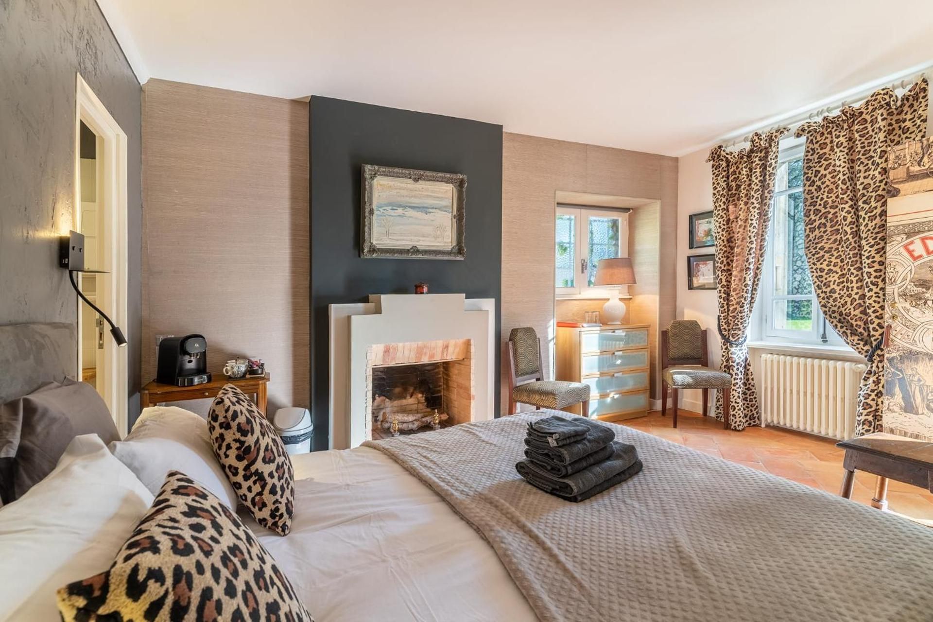 Standard Queen Room