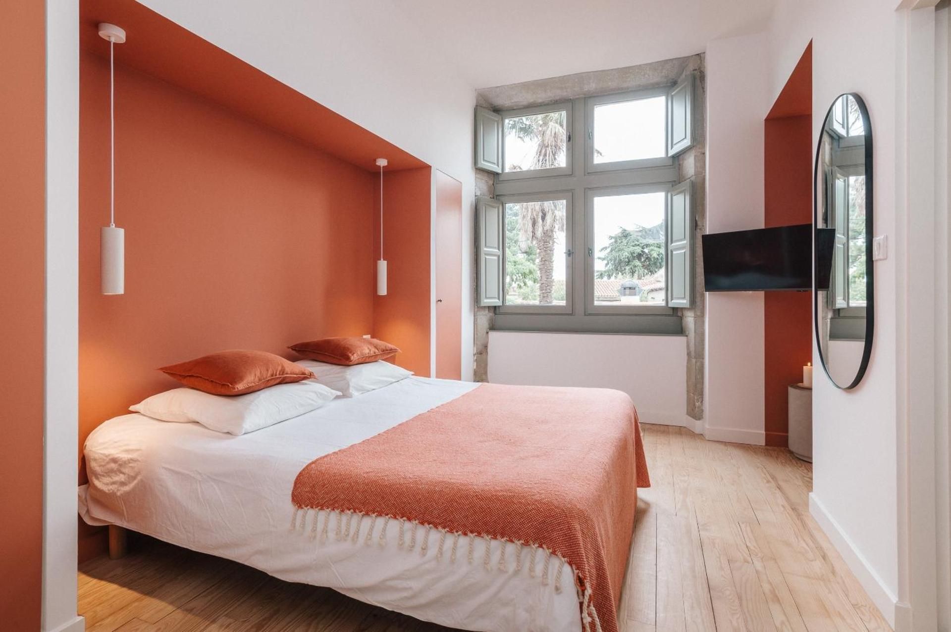 La Demeure de la Cité by Jean Bacou