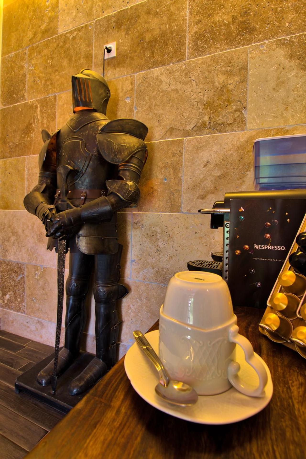 GOOD KNIGHT