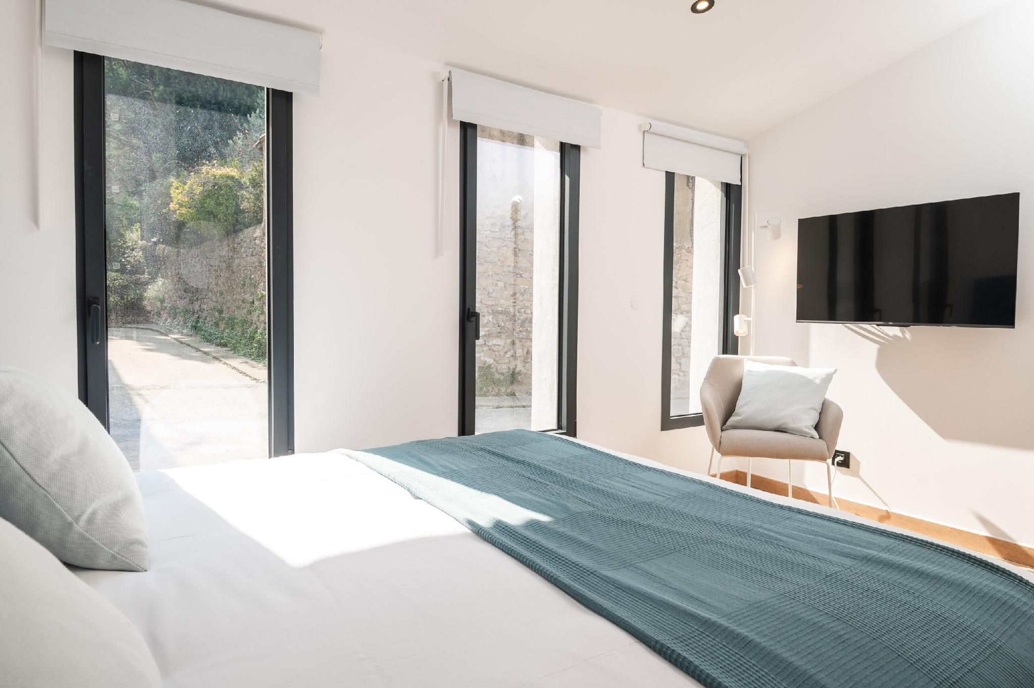 Julie-Double-Moderne-Douche-Vue sur Rue