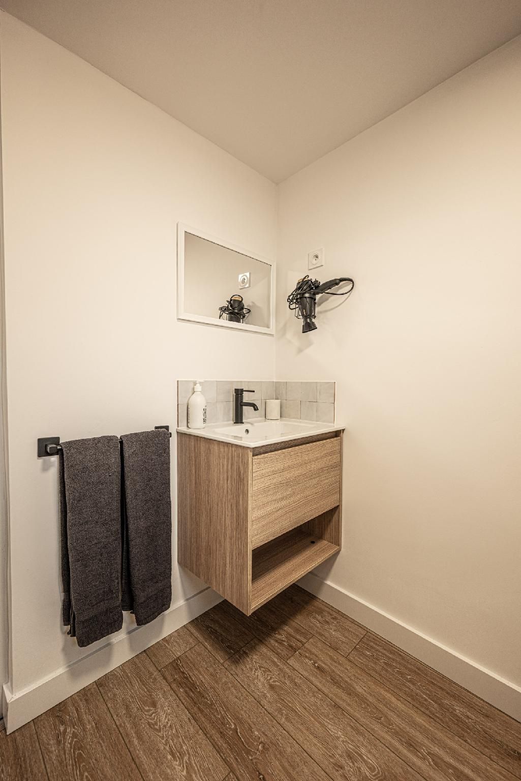 Carcassonne mon amour-Appartement-Appartement-Douche-Vue historique